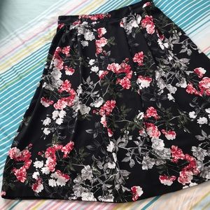 Banana Republic full zipper black floral skirt